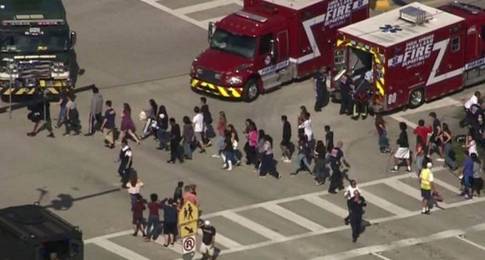 Suman 17 los asesinados en escuela de Florida