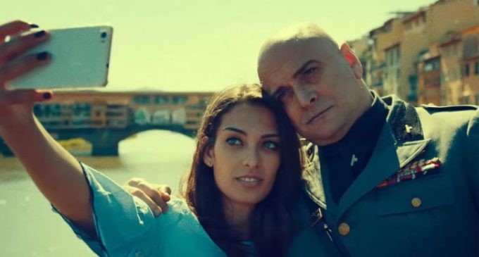El estreno del “regreso” de Mussolini crea polémica en Italia
