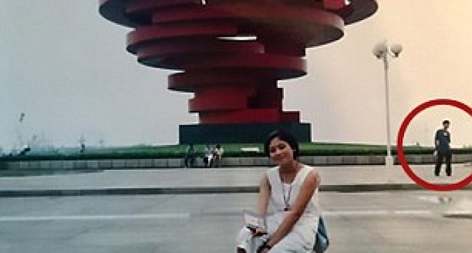 Estando casados descubrieron una foto que se habían cruzado sin saber 11 años antes de conocerse