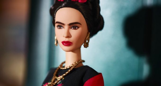 La muñeca Barbie inspirada en la mexicana Frida Kahlo que presentó Mattel el Día Internacional de la Mujer