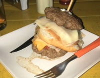 La hamburguesa gua’i que encanta las redes