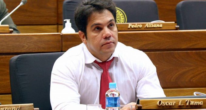 Tuma: Se debate sobre el autoblindaje pero se ignora que se viola la Constitución