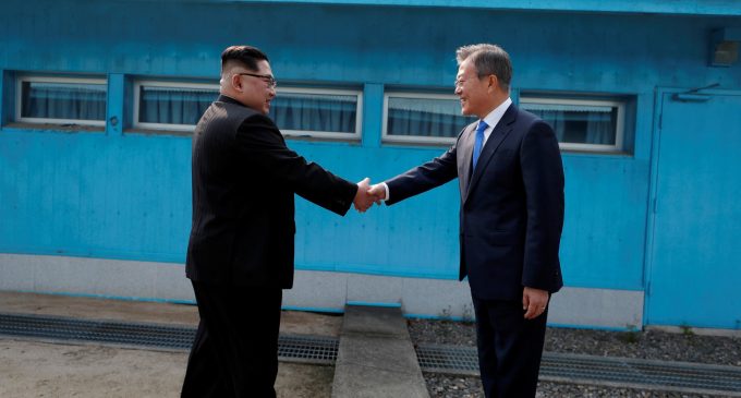 Las dos Coreas pactan avanzar hacia la “total desnuclearización”