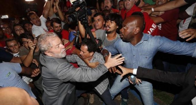 Lula da Silva se entregó a la Policía para entrar en prisión