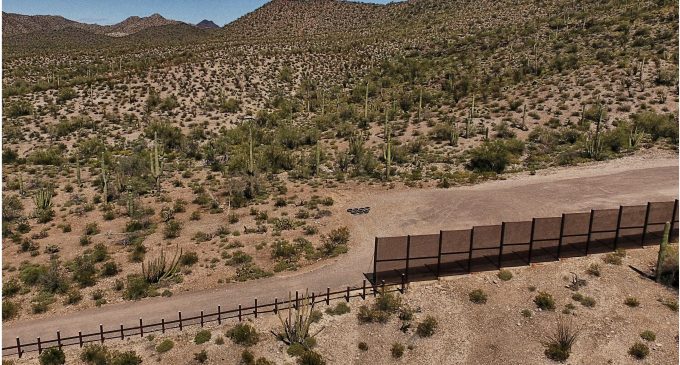 Trump amaga con el cierre del gobierno en septiembre próximo “si no hay seguridad fronteriza”