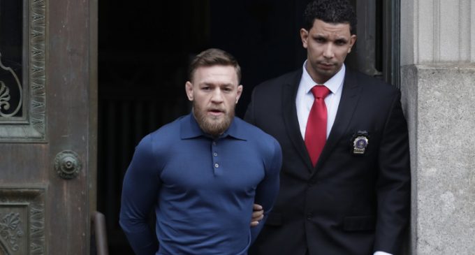 McGregor pidió un préstamo para salir de la cárcel