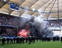 Caos en la Bundesliga: el Hamburgo descendió por primera vez en su historia y se generaron incidentes