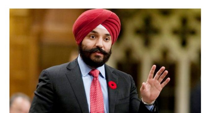 EE.UU se disculpa con ministro canadiense por pedirle que se quite el turbante