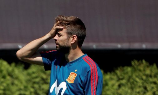 Por molestias, Piqué no completó entrenamiento