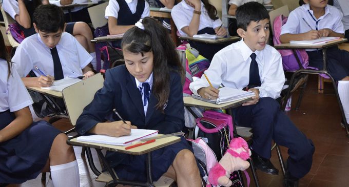 Con directores, “mitigan” en escuelas y colegios ausencia de docentes que fueron a manifestación