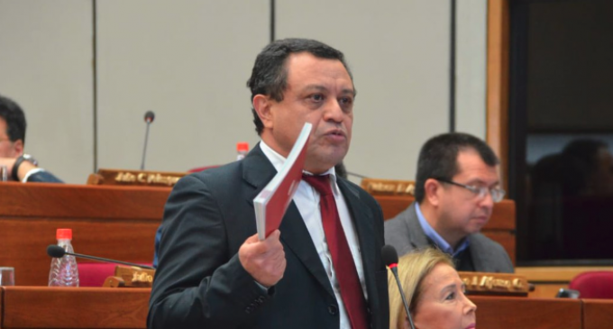Senador dice que no le ofrecieron US$ 500.000