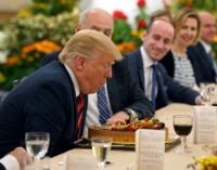 El presidente estadounidense, Donald Trump, celebra 72 años