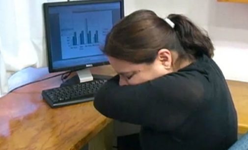 Gripe: Aconsejan cubrirse al toser y estornudar