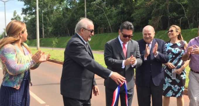 Intendente reconoce millonada para iglesias y dice que ayudan a niños