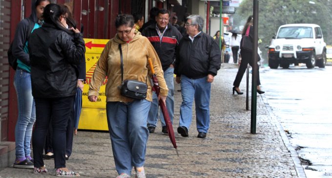 Pronostican martes fresco y con algunas lluvias