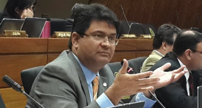 No hay argumento para no tratar pérdida de investidura de Ibáñez, dice Casañas Levi