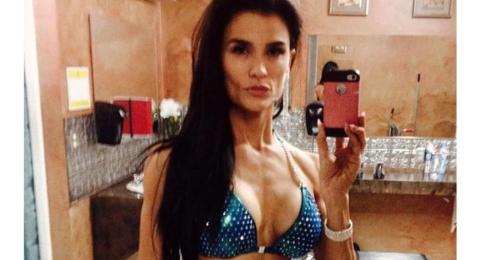 Una profesora casi pierde su trabajo después de que los padres de sus alumnos vieran sus redes sociales