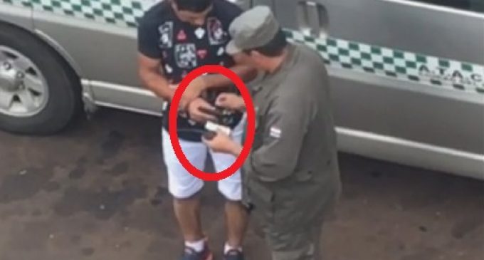 Desvincularon a policía municipal filmado recibiendo coima