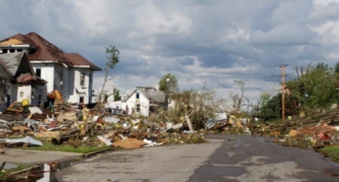 Tornados en Iowa dejan cerca de 20 heridos y provocan destrucción