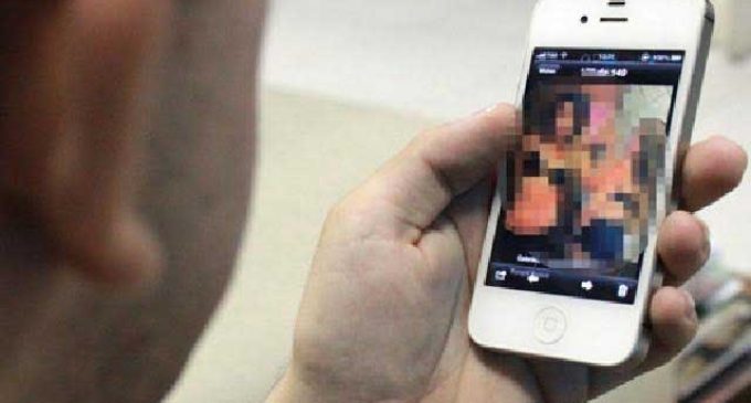 Lo detuvieron por integrar un grupo de WhatsApp en el que se intercambiaba pornografía infantil