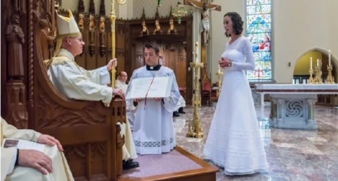 Vaticano dice que no hace falta ser virgen para ser ‘Novia de Cristo’