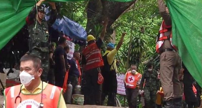 Terminaron el rescate de los 12 niños y su entrenador atrapados en una cueva de Tailandia