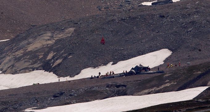 Se estrella un avión ‘ícono’ de la Segunda Guerra Mundial y deja 20 muertos