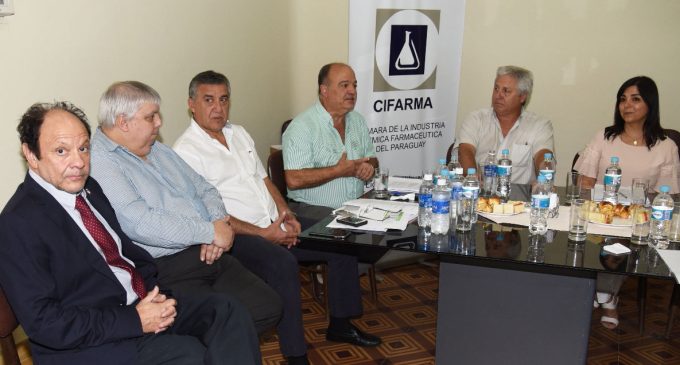 Farmacéuticas niegan contratación de estudio jurídico para cobrar deudas del Estado