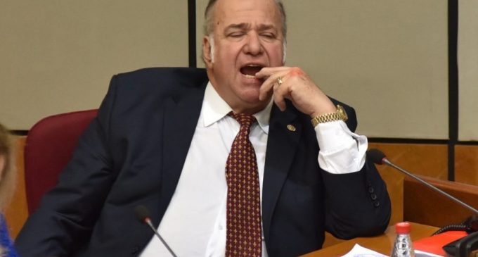 Senador espera que se consigan las 11 firmas para tratar pérdida de investidura de González Daher