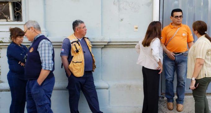 Funcionario de la SEN se encadena por persecución política