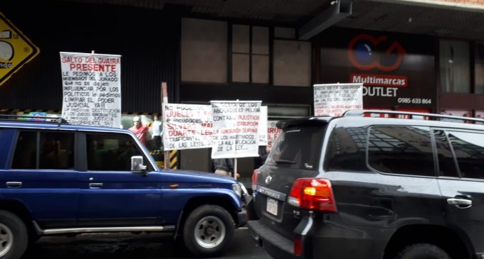 Abogados se manifiestan frente a JEM contra “rosca mafiosa” de jueces