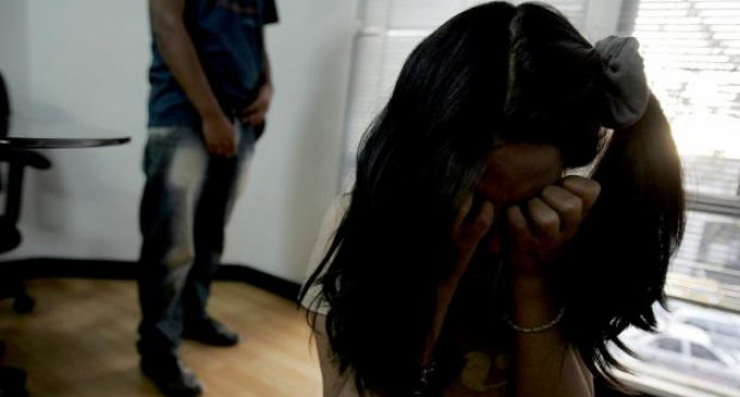 Madre e hija, embarazadas del mismo hombre