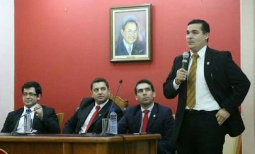 “Es muy egoísta” que solo se apunte a colorados, dice grupo de manifestantes contra Filizzola