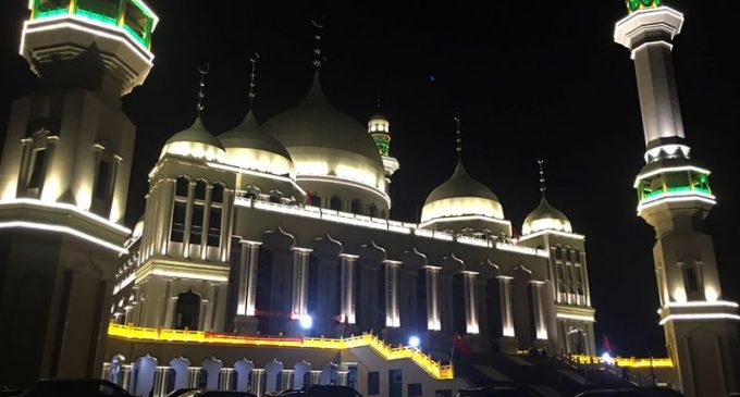 China insiste en demolición de mezquita pese a protestas