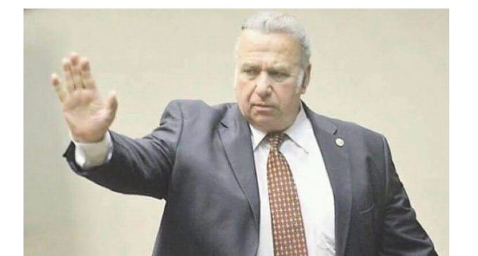 Renunció Óscar González Daher