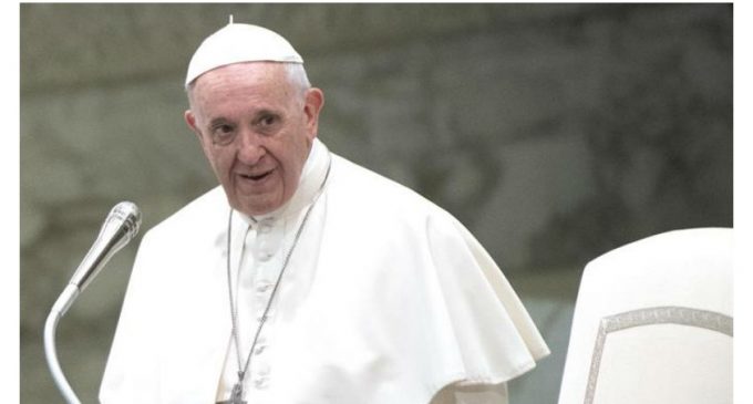 El Papa Francisco pide perdón por la “traición de los abusos del clero”