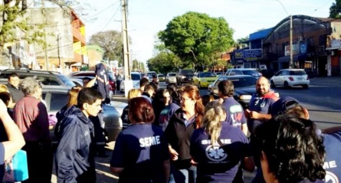 Funcionarios del SEME se manifiestan en reclamo de seguros