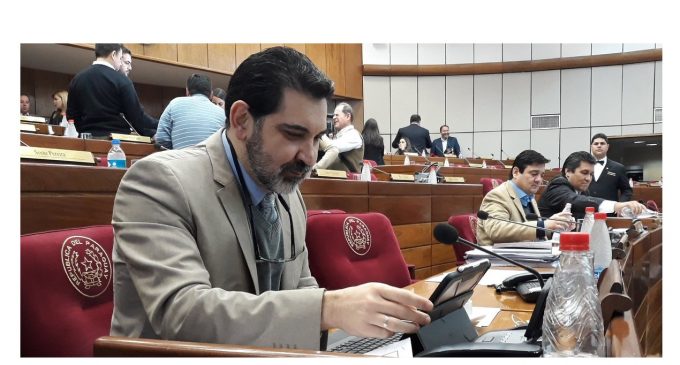 Senadores desconocen convocatoria a reforma constitucional