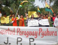 Jóvenes marchan por tierra, educación y trabajo
