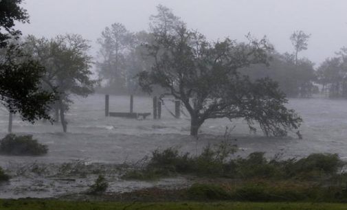 A su entrada a Estados Unidos, Florence ya deja a su paso sus primeros fallecidos