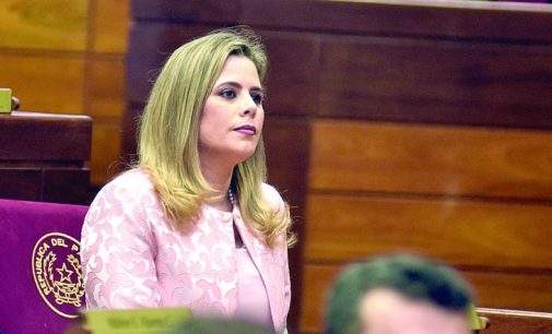 Abogada asegura que Kattya González es “financiada por fiscales y narcos”