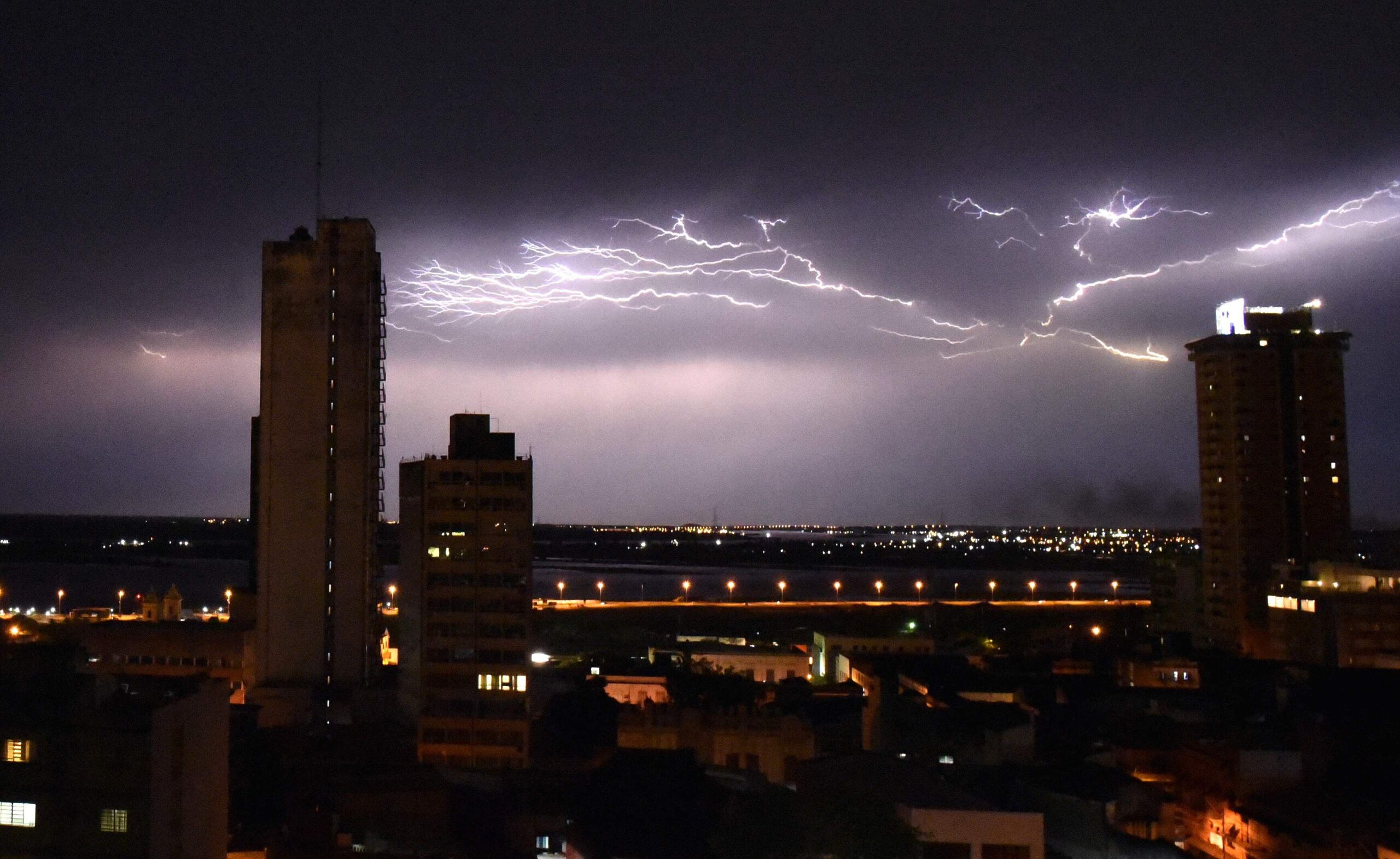 Meteorología anuncia descenso de temperatura y tormentas eléctricas