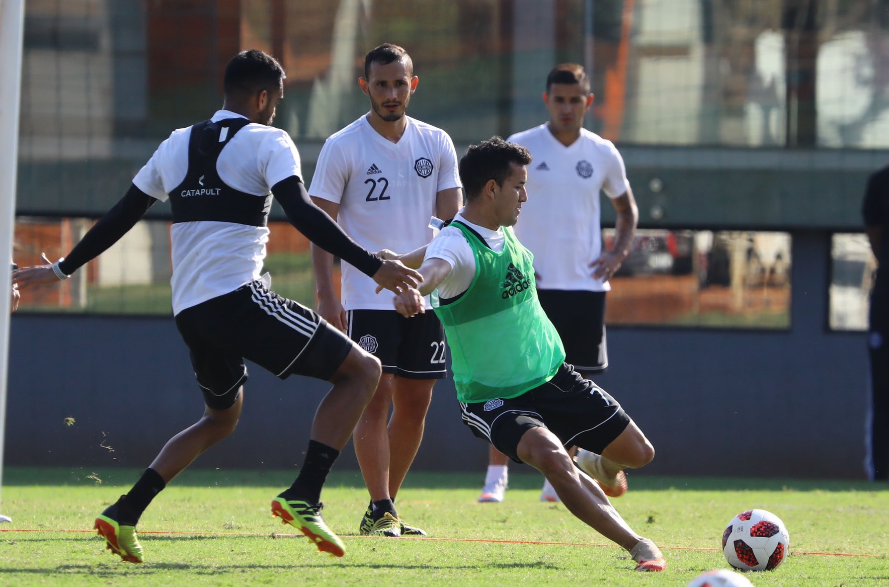 Olimpia recibe a Sol por no perder pisada al líder