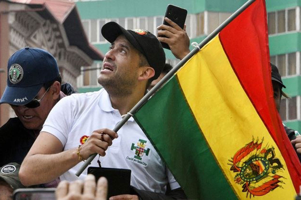 Bolivia: Detienen al gobernador de Santa Cruz  por su rol en el golpe a Evo Morales y sus seguidores causaron una crisis política