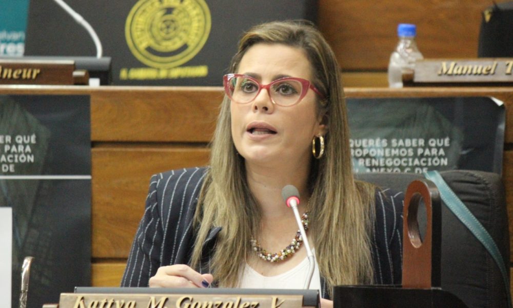 Kattya Gonzalez sobre Fernando Camacho ” Su participación en los hechos afecta nuestra labor legislativa y nuestra trayectoria política”