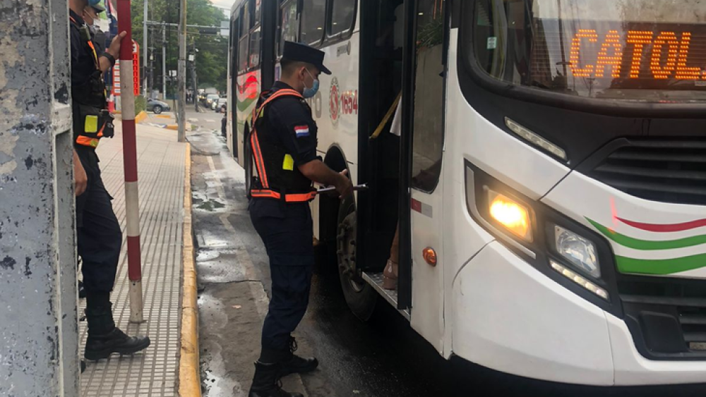 La Policía revisará documentos y mochilas de pasajeros en colectivos