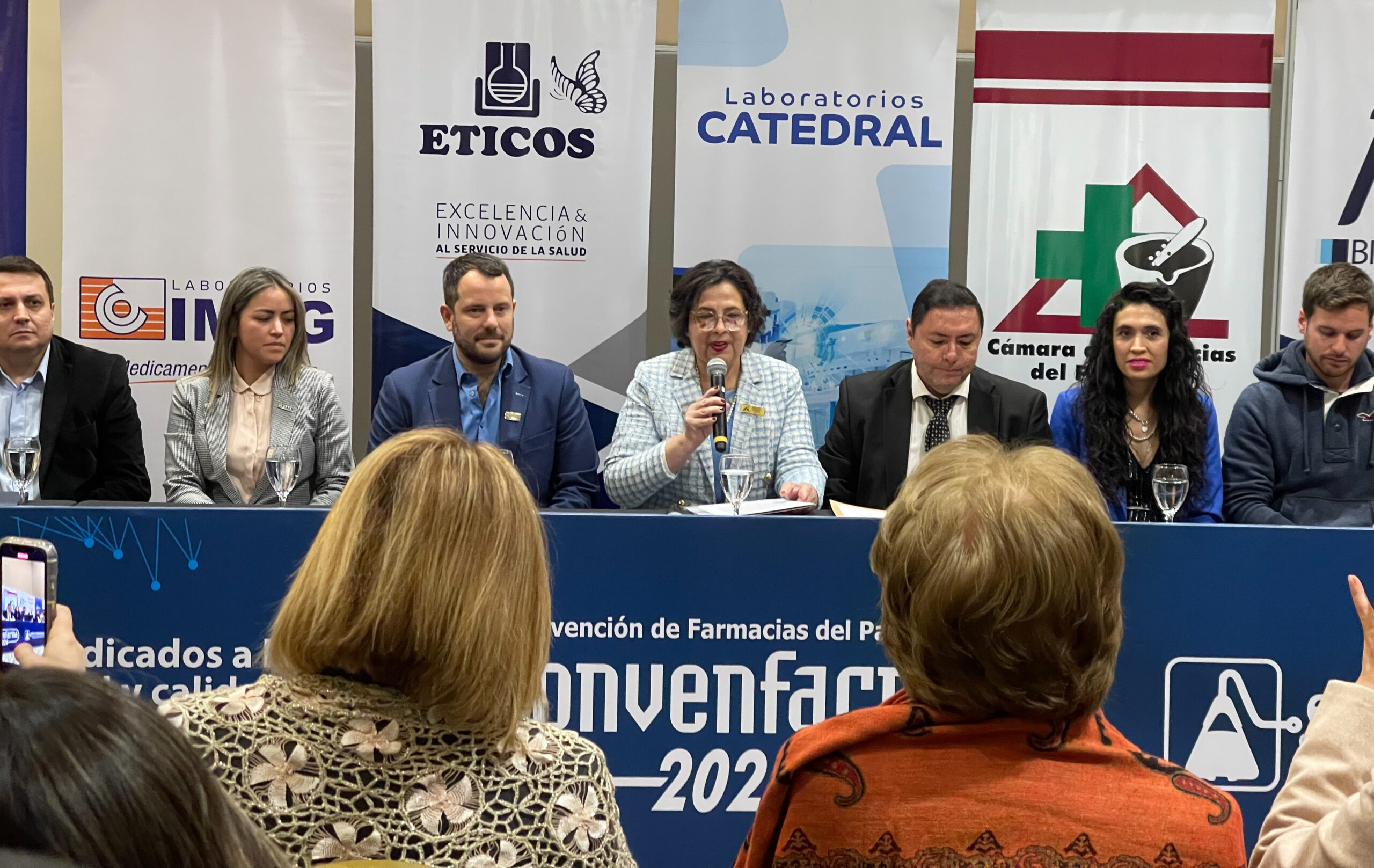 Dos jornadas de capacitación y exhibición del sector farmacéutico nacional