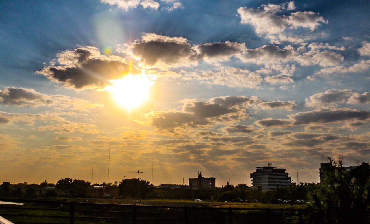 Meteorología anuncia clima cálido con lluvias