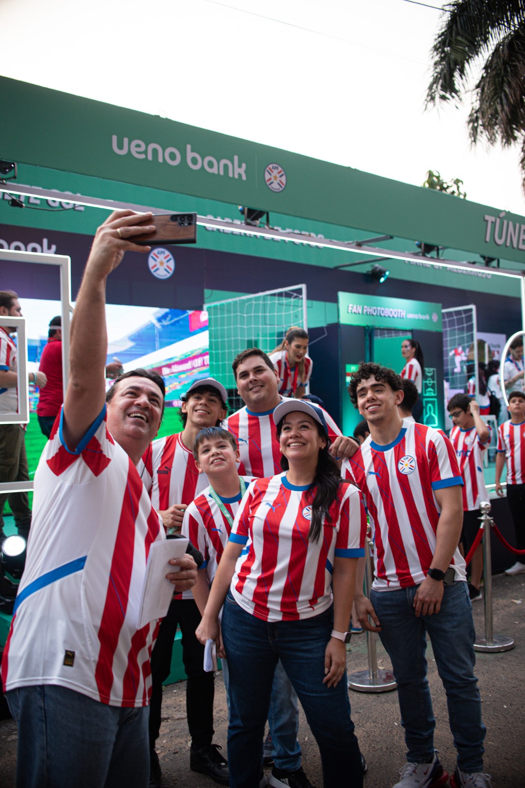 Los aficionados vivieron a pleno la pasión albirroja en el Estadio ueno Defensores del Chaco