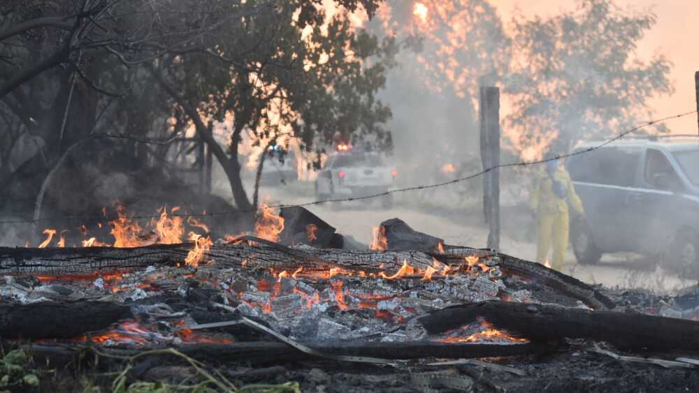 Buscan a responsables de incendio en el Banco San Miguel